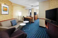 Fairfield Inn & Suites Plainville Hotels in Bristol