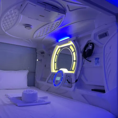 Bmax Spacepods