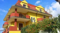 Bed and Breakfast Coral Blue Các khách sạn gần Valentianum