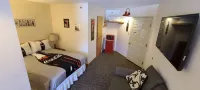 Brook Pointe Inn Hotels in Turkey Creek Township