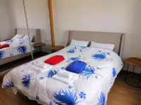 Bright Stylish 1Bd Flat in Jardins de Carthage Hôtels à proximité de : Tunisian Liminal Space
