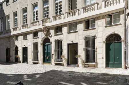 Casa Giustiniani by Wonderful Italy Отели рядом с достопримечательностью «Университет Генуи»