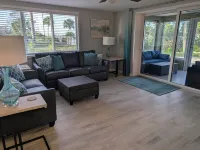 Steps to Water! Sunsets, Hot Tub!  Englewood, FL. the Best Kept Secret!
