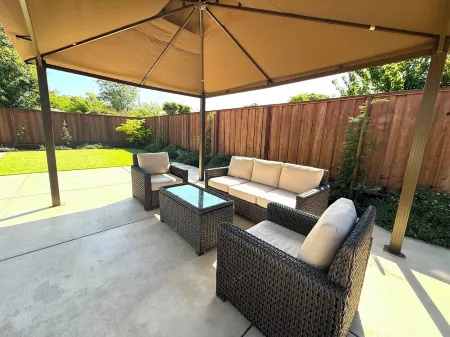 3bd/2ba Remodeled Luxury Home + Steam Shower! Отели в г. Конкорд