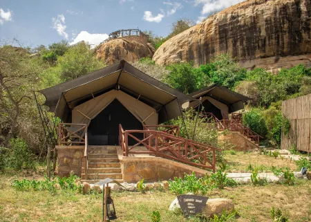 Kivuko Eco Camp Отели в г. Вои