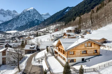 Chalet GM in Brand With 5 Bedrooms and 4 Bathrooms Отели рядом с достопримечательностью «Bergbahnen Brandnertal Ges.m.b.H.»