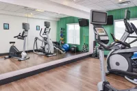 Holiday Inn Express & Suites PARKERSBURG - MINERAL WELLS by IHG - С тренажерным залом