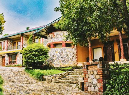 生命之樹度假村, 德拉頓山腳