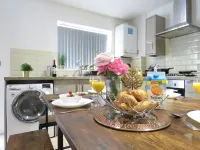 Tudors ESuites 4 Bedroom House with Garden Hotel a Smethwick