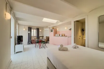 Smartr Barcelona Ramblas Hotels near Güell Palace