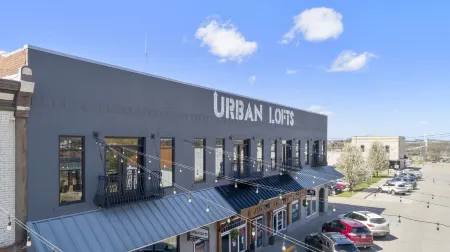 Downtown Loft Amazing Bath Tub & Shower #9 Отели в г. Perry County