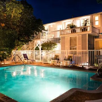 Meranova Guest Inn