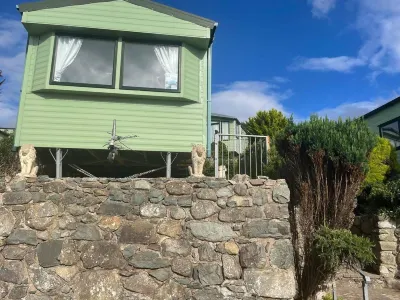 Barmouth Pet-Friendly 2-Bed Caravan with Sea View Hotels in 
