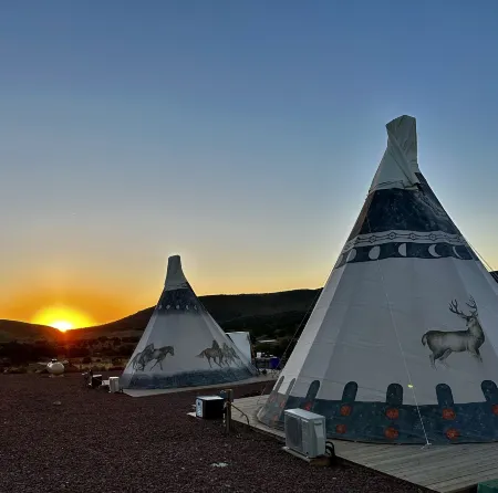 Grand Canyon Glamping Resort Отели в г. Мидвью