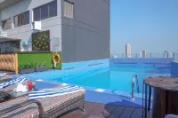Ramada Encore by Wyndham Kuwait Downtown - Kolam Renang