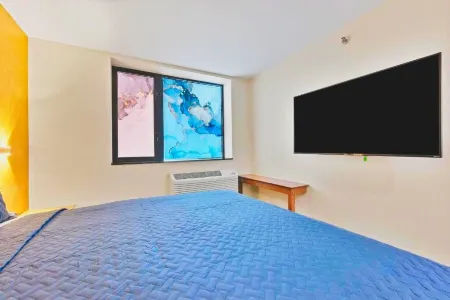 Casa Blanca Hotel Brooklyn Отели рядом с достопримечательностью «St Augustine's Episcopal Church»