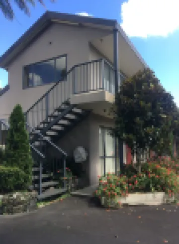Cornwall Park Motor Inn Hotels near ASB Showgrounds