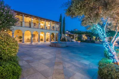 CaliPaso Winery & Villa Hotel dekat Paso Robles Municipal Airport