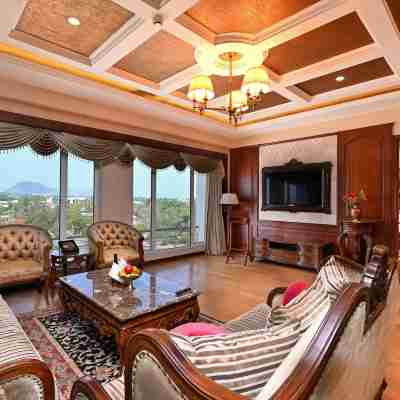 Express Inn the Business Luxury Hotel Rooms