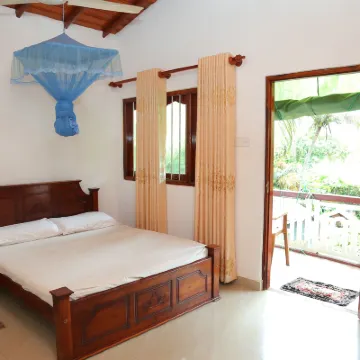 Osanda Guest Hotels near Induruwa Beach