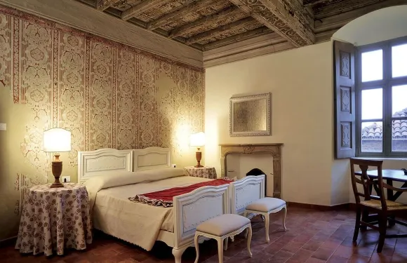 卡斯特羅羅凱塔城堡酒店