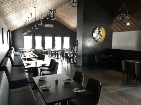 Holiday Inn Express & Suites ST John's Airport Отели в г. Лоджи Бэй-Мидл Ков-Аутер Ков