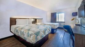Motel 6 Milwaukee, WI - Glendale