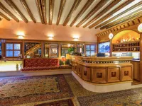 Messner Palace Venice Hotels near A Plus A Gallery