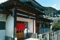 Kominka Yado Loof Sakanoie Hotels in Фуефукі