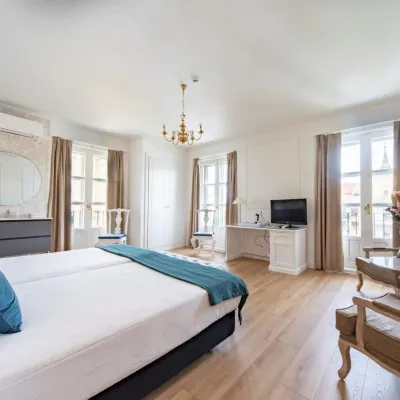 Hotel Infanta Isabel by Recordis Hotels Hotels near Fuencisla Arch