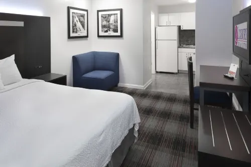 Luxbury Inn & Suites - 2-Star