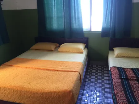 Sri Cemerlang Lodge Отели в г. Panji