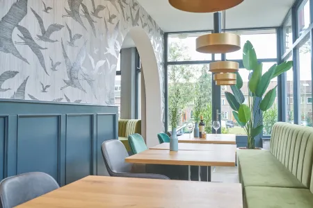 Alp de Veenen Hotel Отели рядом с достопримечательностью «Clara Maria Cheese & Clog Farm»