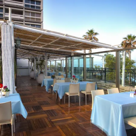 The Seasons Hotel -Studio & Suite