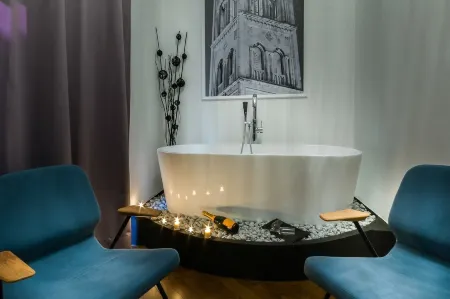 DeZign Superior Apartments & Rooms Отели рядом с достопримечательностью «Kolovare Beach»