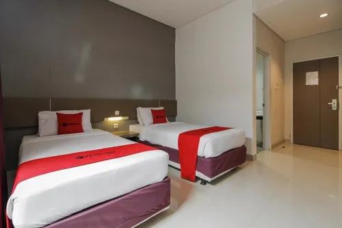 RedDoorz Near Goa Sunyaragi