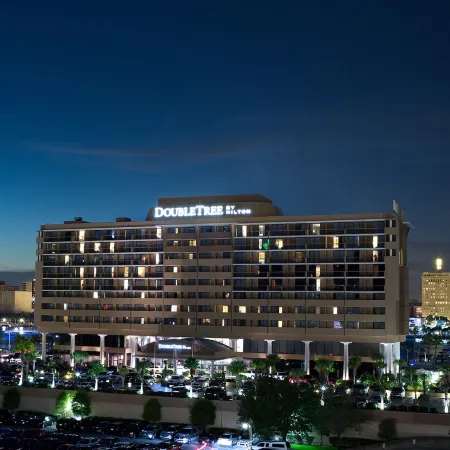 DoubleTree by Hilton Jacksonville Riverfront Отели рядом с достопримечательностью «Метрополитан Парк»