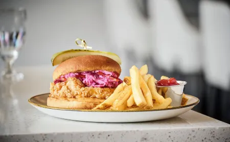 Novotel Toronto Vaughan Отели рядом с достопримечательностью «Кортрайт Сентр фор Консервейшен»