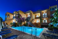 Solon Apartments - Pools
