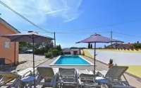 House Galizana 1962 - Pools