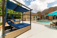 Pleasanton Courtyard B&B - Rooftop Pools