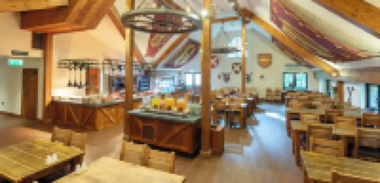 沃維克城堡飯店和騎士村