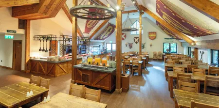 Warwick Castle Hotel & Knight's Village Отели рядом с достопримечательностью «Warwick Racecourse»