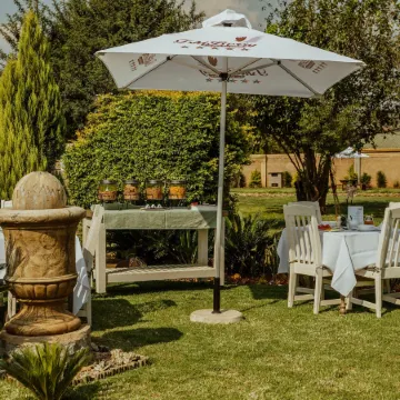 TshiBerry Bed & Breakfast