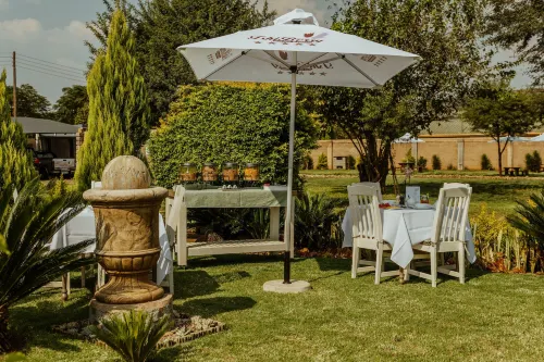 TshiBerry Bed & Breakfast