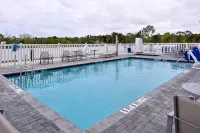 Holiday Inn Express & Suites WEST MELBOURNE by IHG - piscine