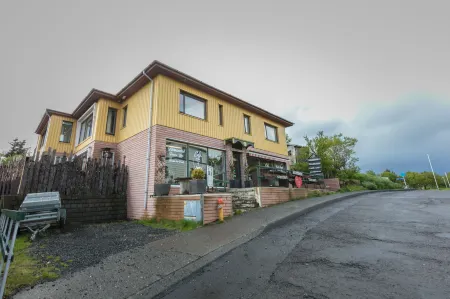 Private and Peaceful One Room Apartments Отели в г. Borgarbyggd