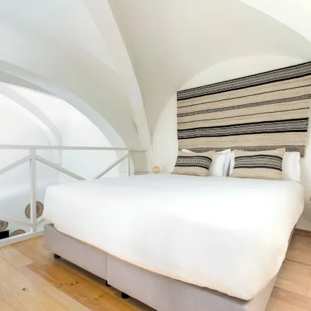 Limehome Evora Largo Dos Penedos