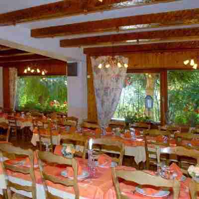 Hôtel Restaurant Le Grillon Dining/Meeting Rooms