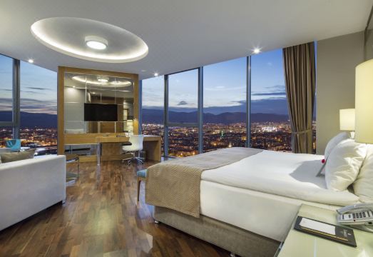 라마다 플라자 바이 윈덤 코냐